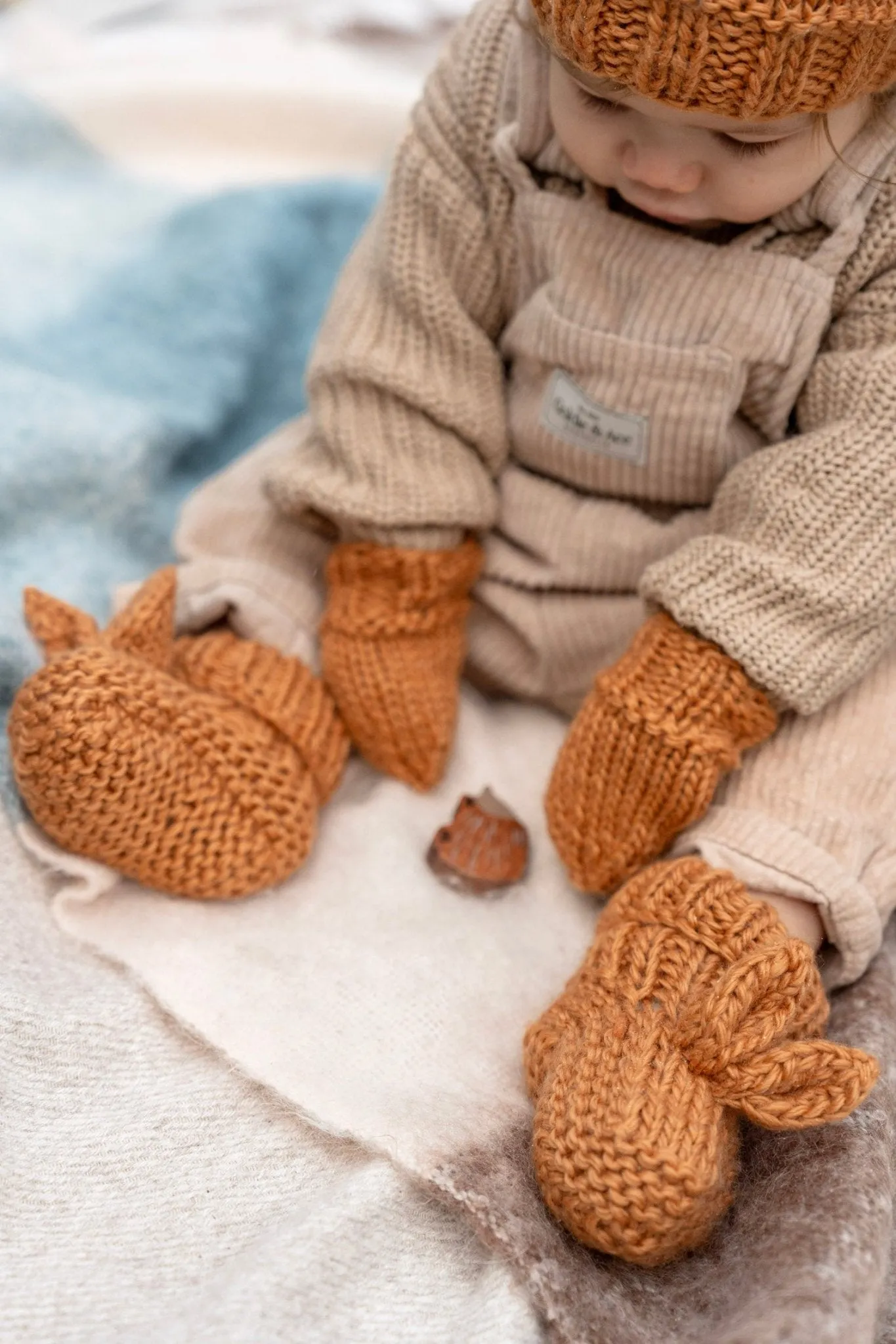 Cottontail Mittens Caramel