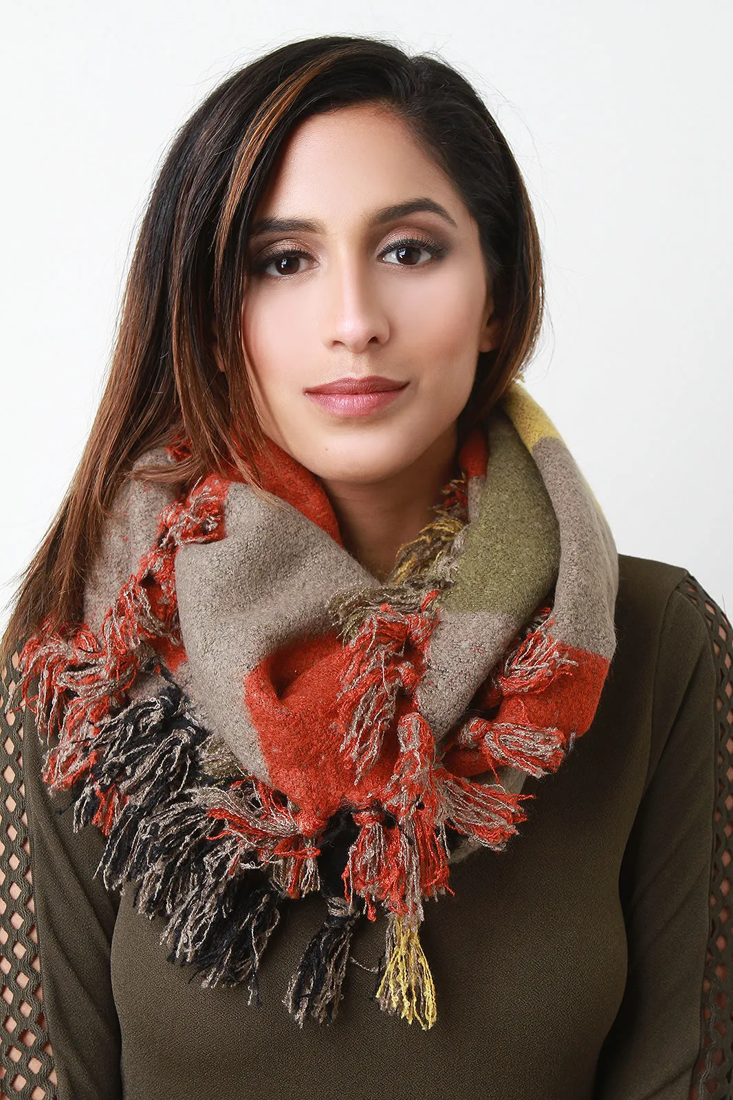 Woven Color-blocked Knotted Fringe Circle Scarf